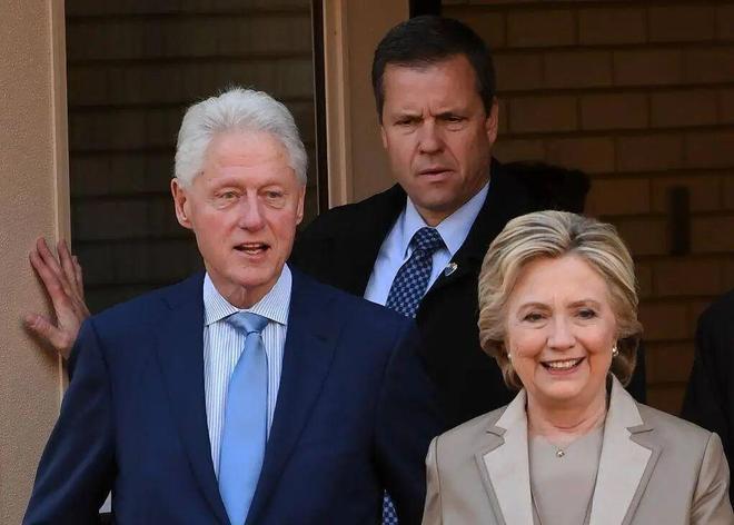 爱泼斯坦死亡当晚监控披露:神秘＂橙色人影＂进入封锁区