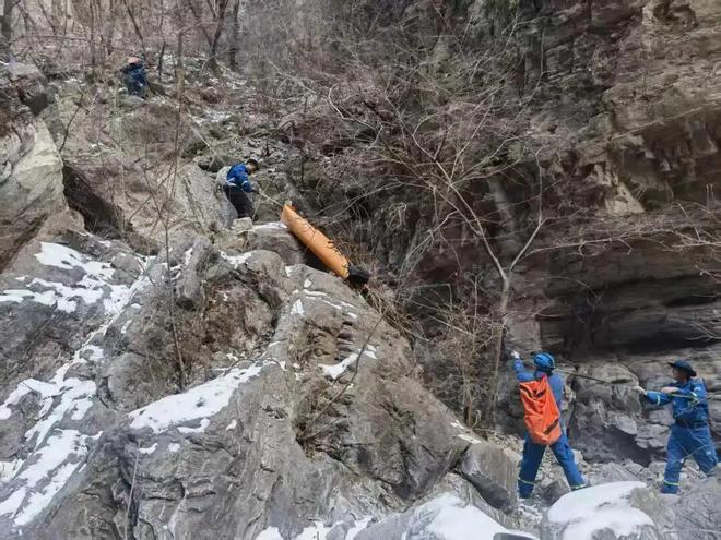 38岁男子爬野山坠崖遇难 系两个孩子的父亲